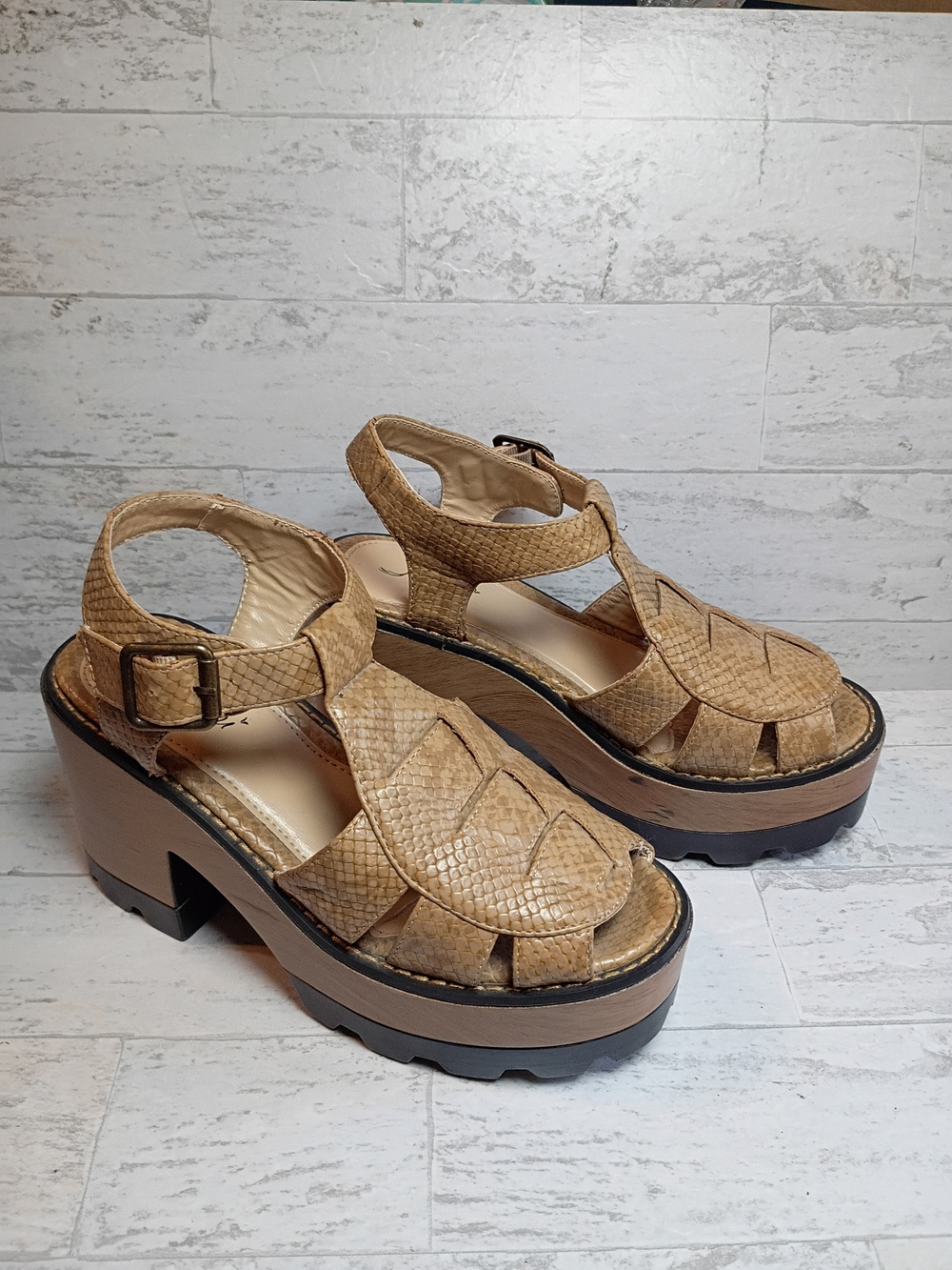Women’s Chunky Platform Sandals in Tan Sz 37